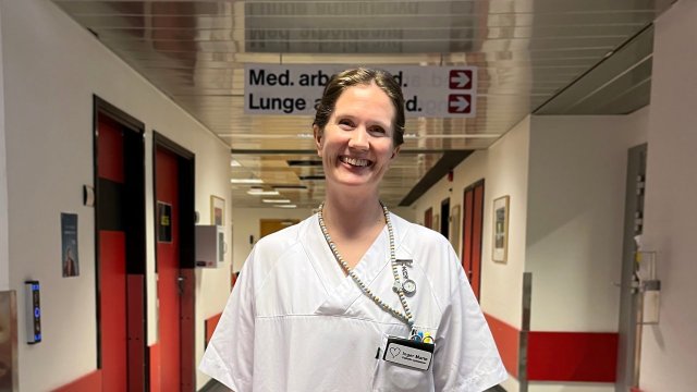 Portrett av Inger Marie med sykepleieruniform