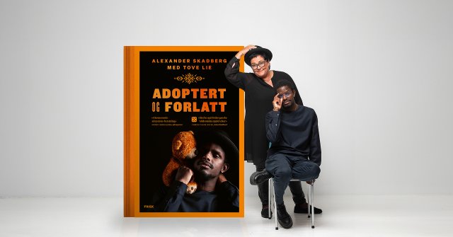 Forfatterne avbildet sammen med boken "adopert og forlatt"