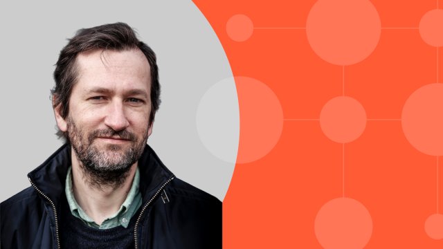 Bilde av Sindre Skeie i oransje VID-ramme