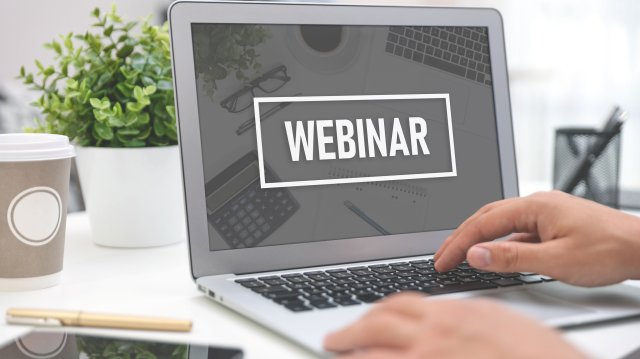 Bilde av PC med webinar på skjermen