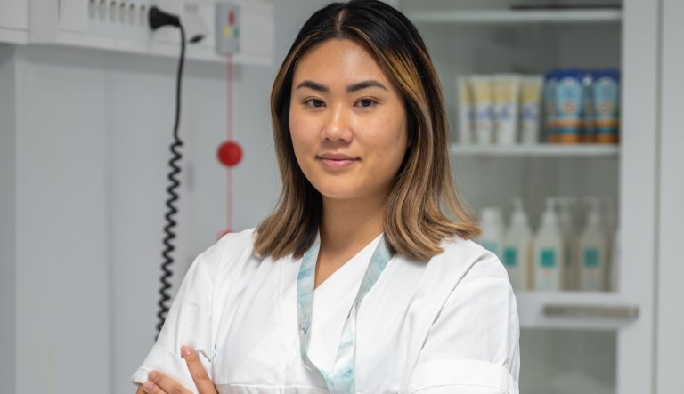 Tanja i sykepleieruniform