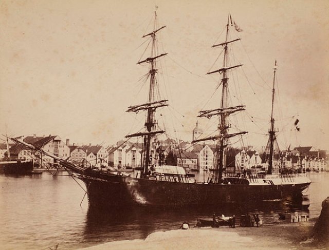 Bilde av misjonsbåten Paulus i havnen i Stavanger