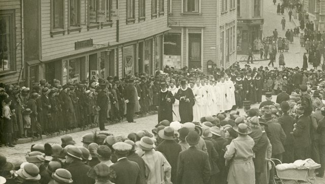Gammelt bilde av parade