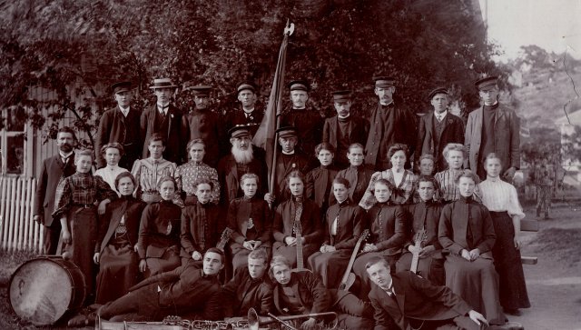 Gammelt gruppebilde av Frelsesarmekorps i Drøbak