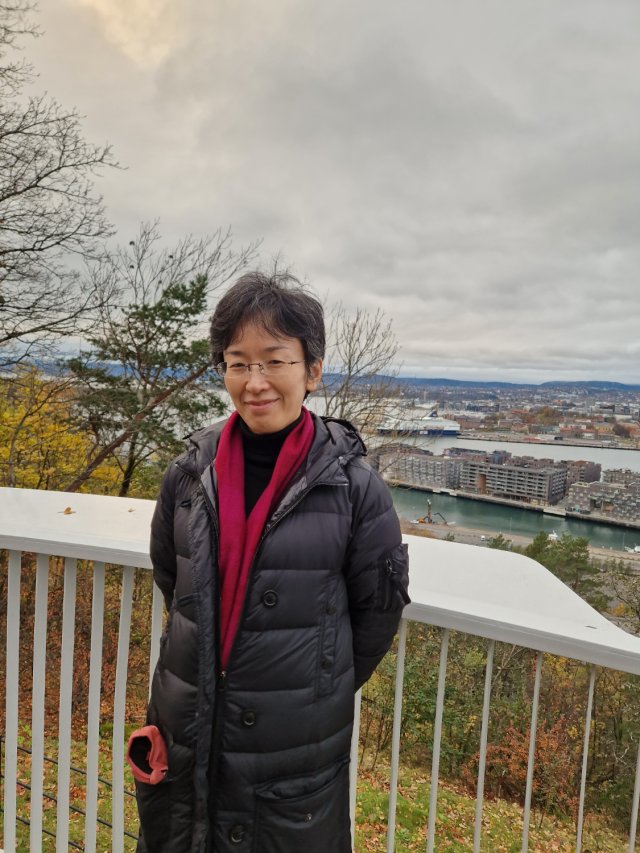Professor Natsuko Minamino ute med usikt over Oslo