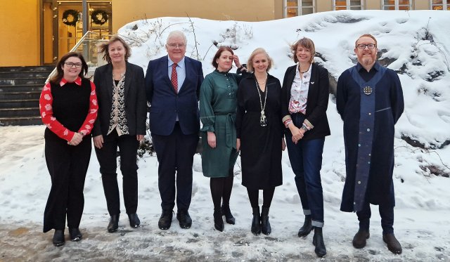 gruppebilde utenfor VIDs campus i Oslo