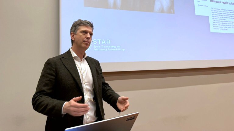 bilde av eivind som snakker foran powerpoint