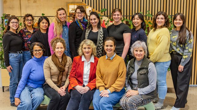 portrett av en stor gruppe deltakere i prosjektet.