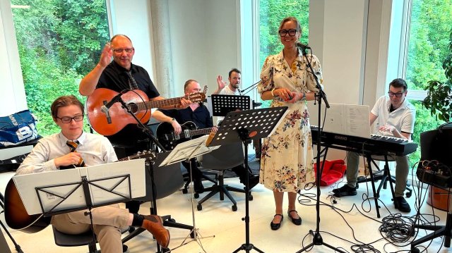 band på scene