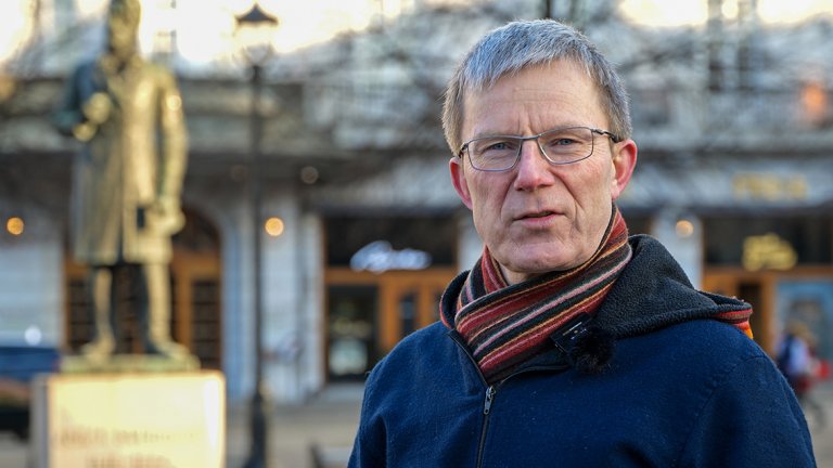 Portrett av Tore tatt utendørs