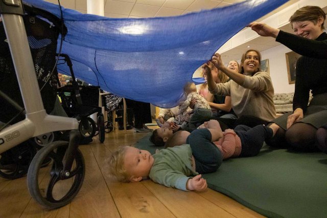 Mødre og barn på babysang ved Nordberghjemmet i Oslo.