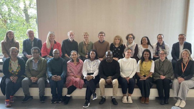 Bilde av 30 deltakere på en workshop