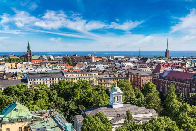 Oversiktsbilde over Helsinki i Finland på en solskinnsdag