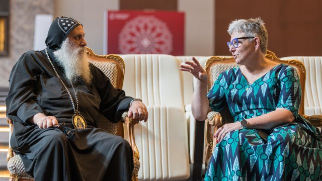 Stephanie Dietrich sammen med en koptisk ortodoks biskop.
