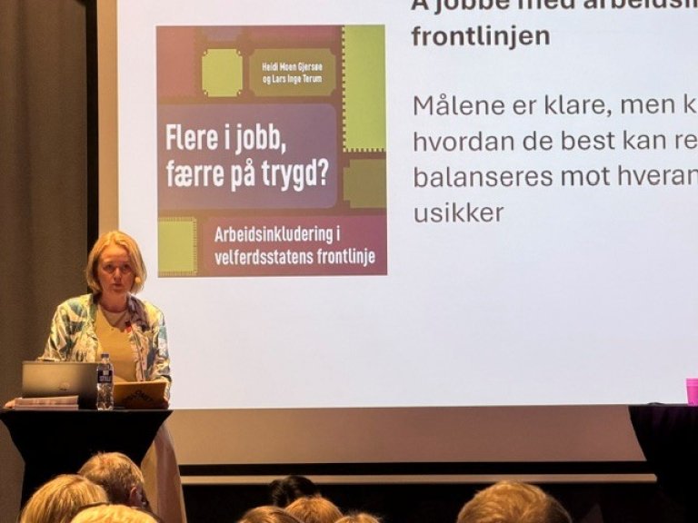 Kvinne på en scene