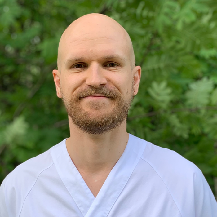 Anders Aarvåg flyttet fra Trondheim til Helgeland for å studere sykepleie