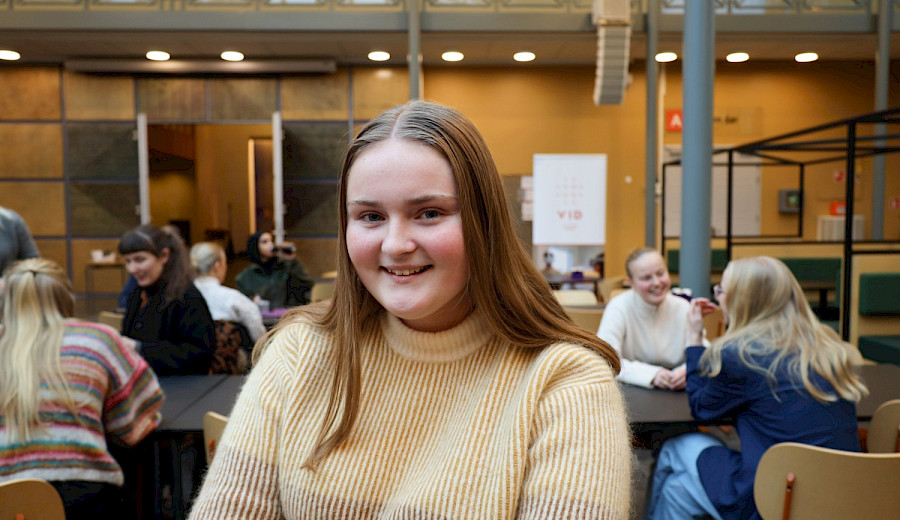 – Jeg gleder meg til å gå på skolen. Jeg vet at det er andre mennesker der som venter på meg og som blir glade for å se meg, sier Kathrine Nilsen (20).