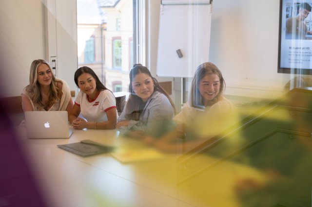 Studenter på et grupperom