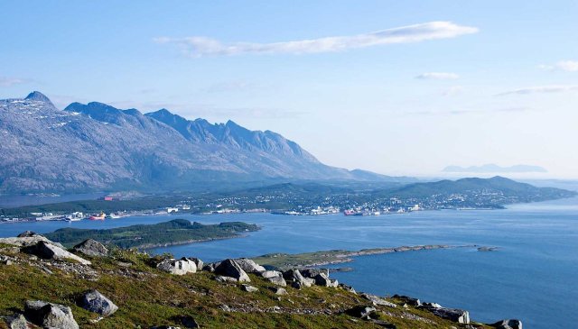Helgelandskysten i fint vær